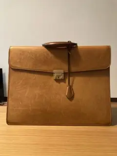 【極美品】kitamura 本革 ビジネスバッグ 上品 ユニセックス 極美品】kitamura 本革 ビジネスバッグ 上品 ユニセックス 2025