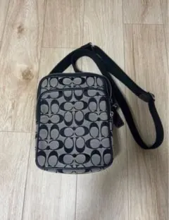 coach シグネチャー　ショルダー　バッグ