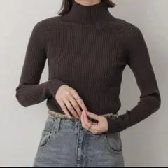 【大人気アイテム】センスオブプレイス　ストレッチリブハイネックセーター