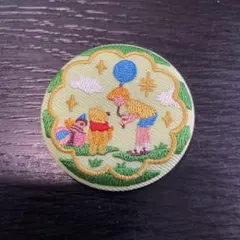 【新品未使用】ディズニー刺繍缶バッジ プーさん
