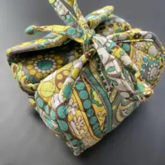 美品【ヴェラブラッドリー】花柄キルティング多機能ポーチ