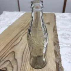 ビンテージ1945年前後コカコーラエンボス加工(浮文字)クリアガラスの空瓶 ビンテージ1945年前後コカコーラエンボス加工(浮文字)クリアガラスの空