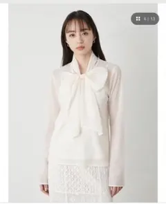 SNIDEL トリコットシアーボウタイブラウス ベージュのサムネイル