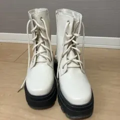 美品SHOO-LA-RUE ホワイト ブーツ 23.5㎝ジッパー付き