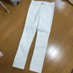 ユニクロ　ホワイト スキニーパンツ　ウエスト64 未使用
