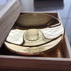 美品】24KGP 金杯 鳳凰 菊紋 木箱付き 記念品 盃 ゴールド - メルカリ