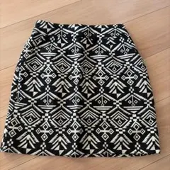 幾何学模様 タイトスカート 黒と白