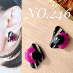 ハンドメイド　ボーダー　ネオンカラー　ピンク　白黒　イヤリング　ピアス　プラ板