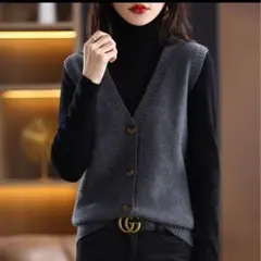 ダークグレーVネック ニットベスト