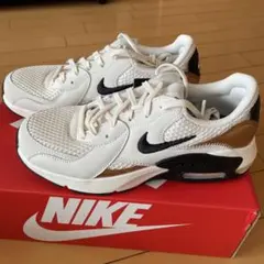 【新品】NIKE AIR MAX EXCEEナイキスニーカー