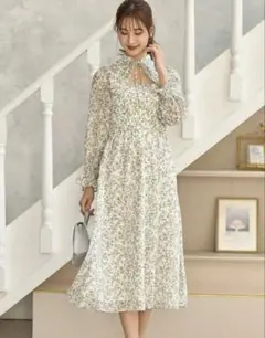 胸元シャーリングキャンディースリーブフラワープリントワンピース