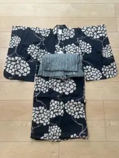 ⚫︎紺色花柄浴衣、帯、草履の3点セット　110cm