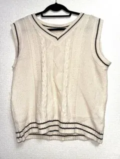 アイボリー Vネック ニットベスト