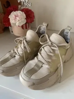 ZARA ホワイト/ベージュ 厚底スニーカー