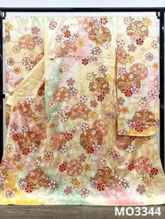 振袖 ラメ刺繍 銀彩 銀通し 牡丹 身丈168cm 撥水加工済 MO3409 - メルカリ