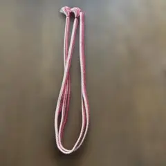 赤と薄いピンクの帯締め