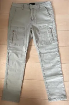 INDIVI カーキ色 カーゴパンツのサムネイル
