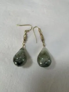 グリーンガラスドロップピアス