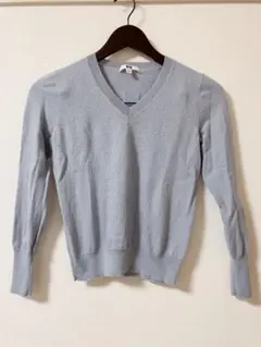 ユニクロ Vネック薄地ニット