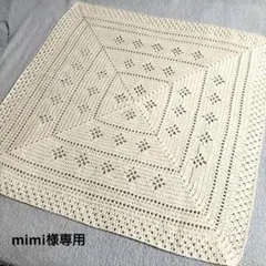 ベージュの花模様かぎ針編みストール