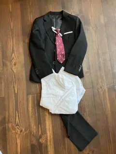 送料込み！130美品スーツ　男の子シャツ、ネクタイセット
