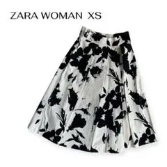 ZARA WOMAN 花柄　フレア　モノトーン　フラワープリントXS〜S