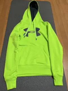 Under Armour 蛍光グリーン パーカー