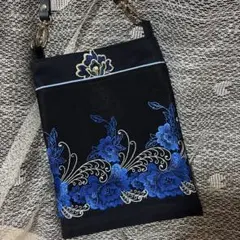 【ハンドメイド】花柄刺繍スマホポーチ・スマホポシェット　サコッシュ　花モチーフ