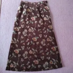 秋冬ベロアスカート　ブラウン花柄　台形　光沢あり