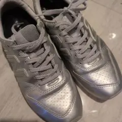 New Balance シルバー スニーカー