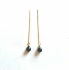 ハンドメイド　天然石　ピアス　オニキス　一粒ピアス　シンプル　エテ風　シック　黒