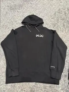 sacai×KAWS フーディ 黒 パーカー サカイ カウズ - メルカリ