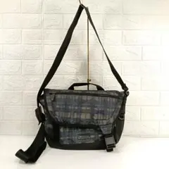LeSportsac ショルダーバッグ　大容量 男女兼用 チェック柄 T38のサムネイル
