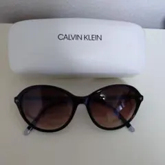 Calvin Klein サングラス ケース付きのサムネイル
