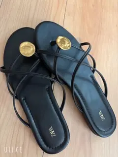 今期 ZARA ゴールドプレート フラットサンダル ブラック 38のサムネイル