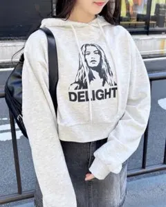 INGNI DELIGHT プリント ショート丈パーカー