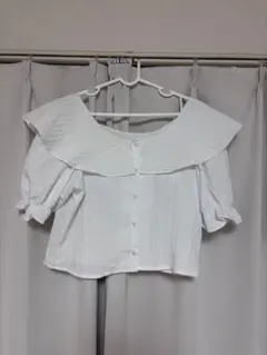 ホワイト オフショルダー フリルシャツ