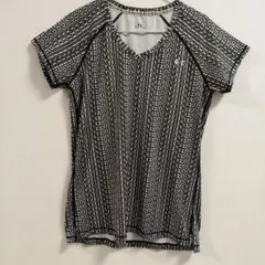 UNDER ARMOUR ロゴ総柄 半袖Tシャツのサムネイル