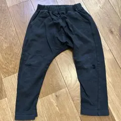 GU ブラックカジュアルパンツ 100サイズ　膝に穴あり