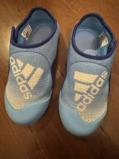 adidas マリンシューズ　18センチ　ライトブルーのサムネイル