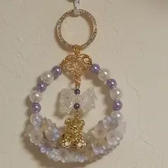 ガラス鈴蘭ビーズリース　ハンドメイド　バッグチャーム　キーリング使用　くま