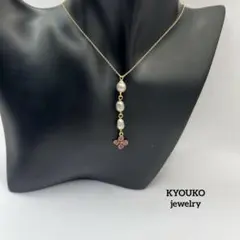 本真珠　淡水パールとフラワーモチーフのネックレス