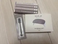 新品未使用 UVLEDネイルライト＆スティックネイルジェル セット 3coinsのサムネイル