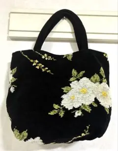 ハンドバッグ　黒　花模様　軽い