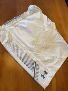 Under Armour ホワイトショートパンツ XL