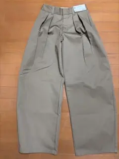 gu 新作　チノタックバレルパンツXS ベージュ