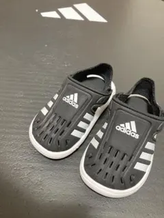 adidas ブラック キッズサンダル 13センチ