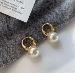 ホワイト　パールピアス　ゴールド　フープ　パール　大粒　一粒　韓国　お洒落　白