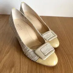 pitti バックルモチーフパンプス ベージュ 22cm定価14080円のサムネイル