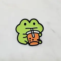 【ピンバッジ】ジュースを飲むカエルさん